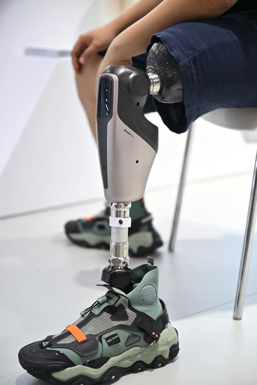 新華全媒 國產(chǎn)科技產(chǎn)品亮相消博會(huì) 2